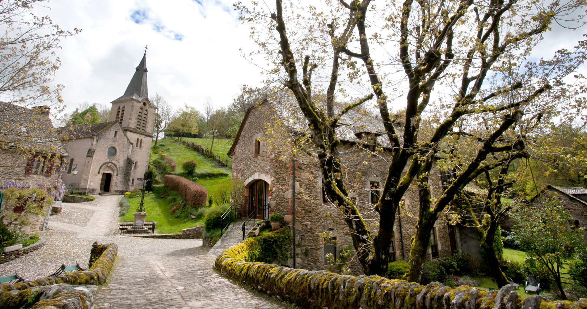 Hotel du Vieux Pont, 3 stars, Belcastel, Aveyron, France
