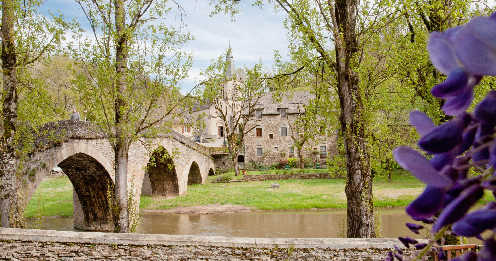 Hôtel du Vieux Pont à Belcastel au bord de l'Aveyron, 3 étoiles