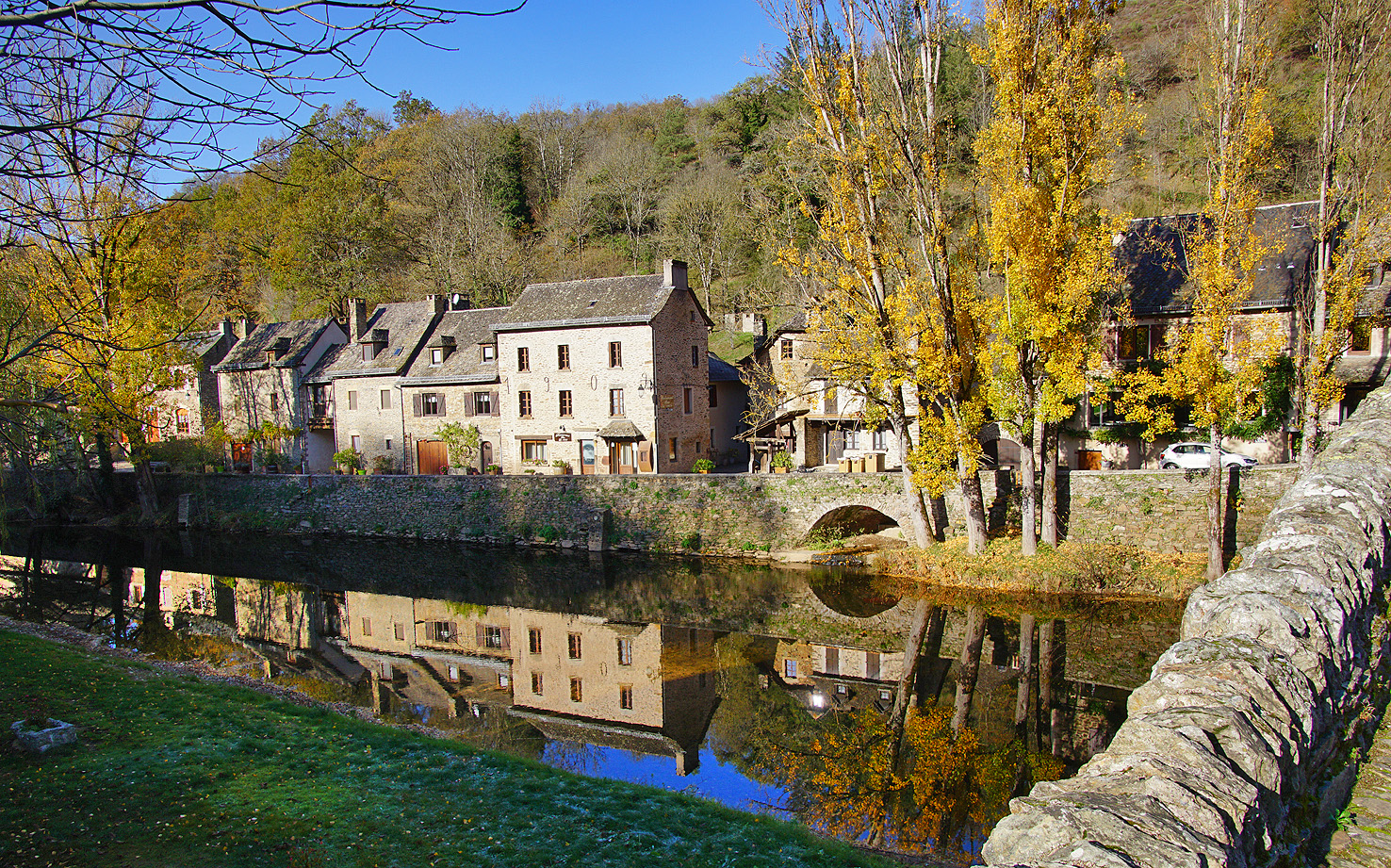 Hôtel du Vieux Pont à Belcastel au bord de l'Aveyron, 3 étoiles