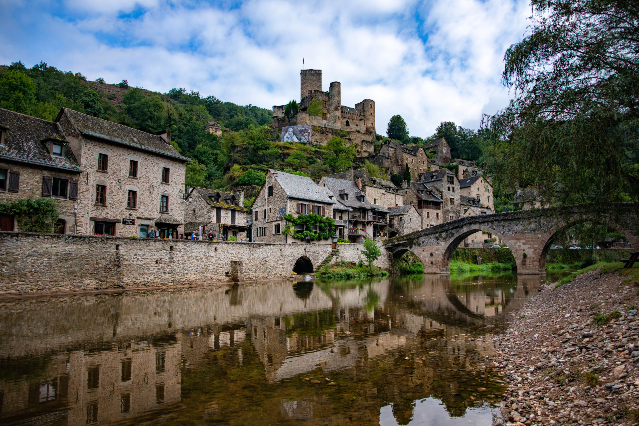 Les tarifs de l'hotel 3 étoiles du Vieux Pont à Belcastel, Aveyron